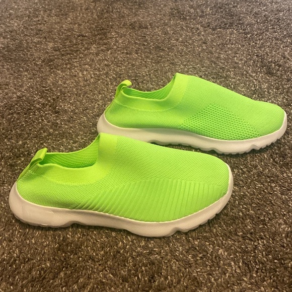 Neon Green Stretch Fabric Slip On Shoes Sz 8 NEW - Picture 2 of 5
